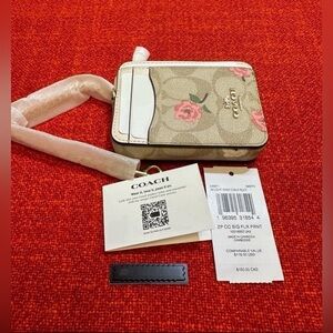 ❤️❤️❤️NEW Coach zip card case wallet/card case/Gold chain ❤️❤️❤️